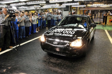 26 мая 2015 года АВТОВАЗ выпустил 900-тысячный автомобиль LADA Priora 